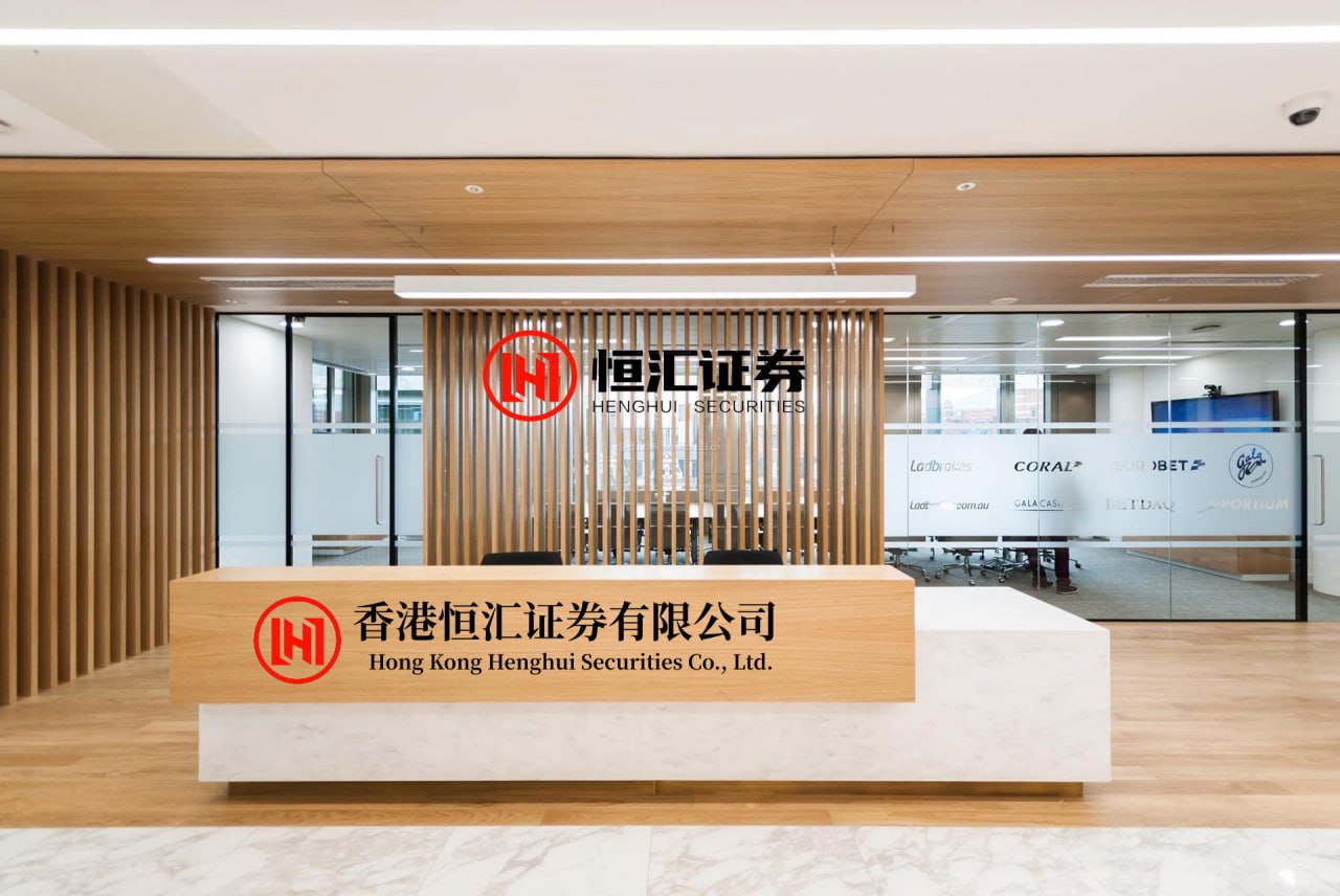 犇牛宝配资 两个半小时左右，美国最高法院就政府关税政策合法性展开辩论，美财政部长罕见出席！可能有三种裁决的结果......